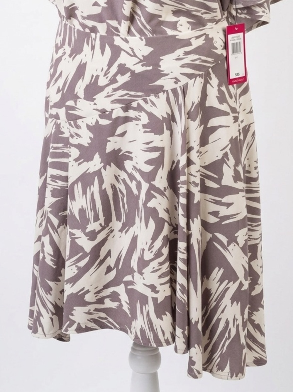 Vince Camuto Neutral Twist Abstract Print Handkerchief Skirt Taupe White 6 NWT